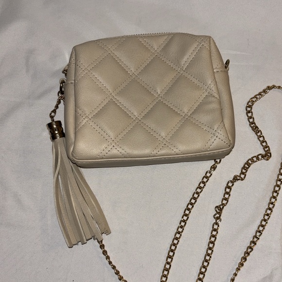 Ivory Quilted Tassel Bag or Clutch Never Used - Picture 2 of 5